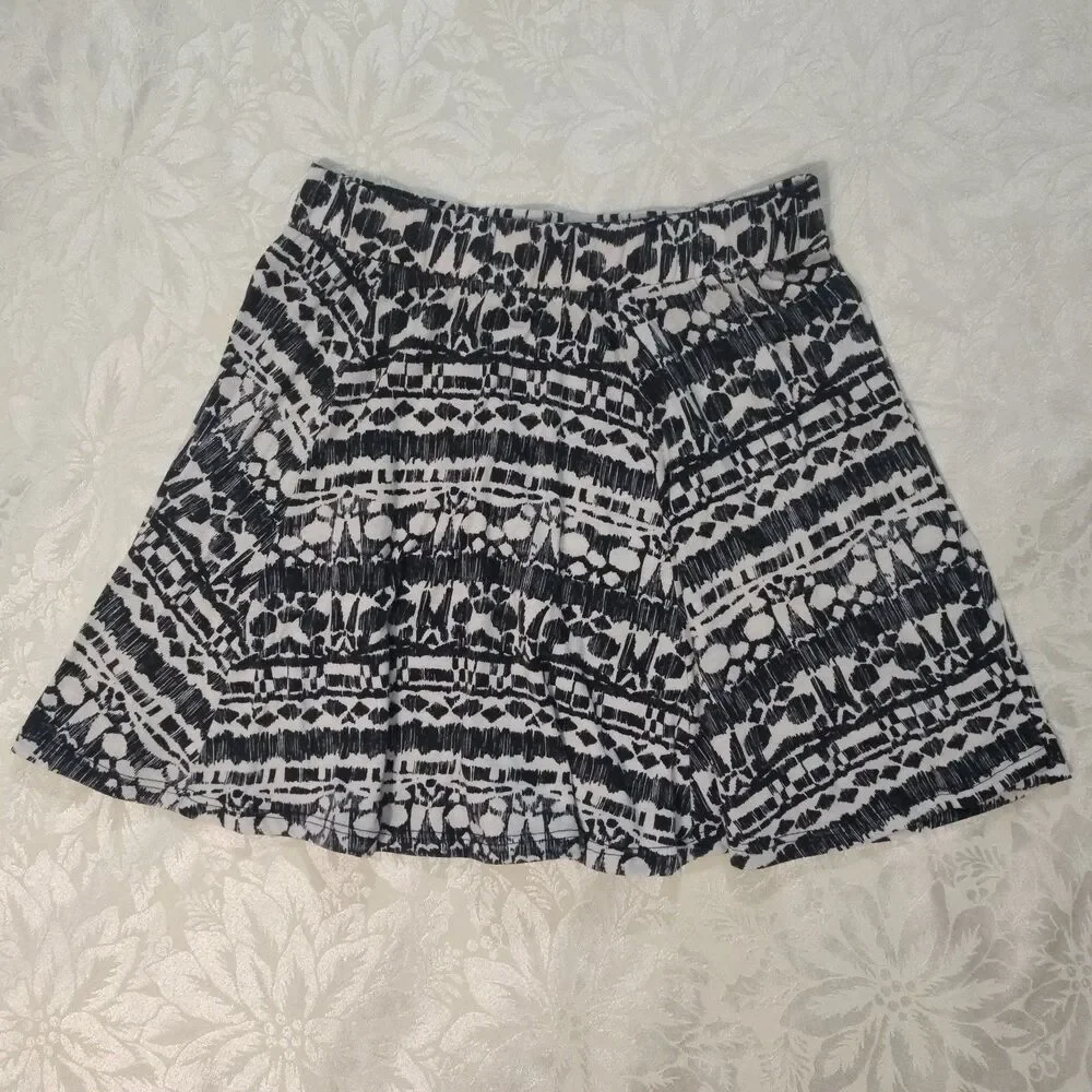 Maurices Geometric Mini Skirt Skater Tribal Ikat Print Elastic Waist Size Small